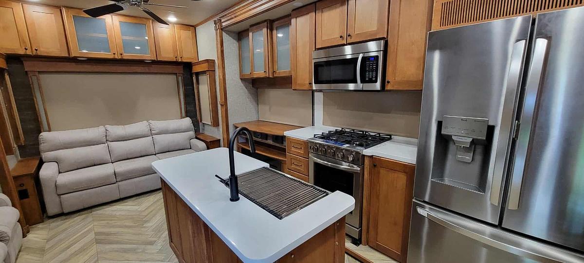 Used 2023 Vanleigh Vilano 320GK Fifth Wheel