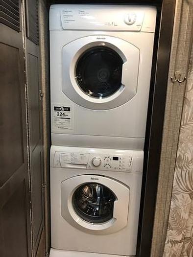 Used 2021 Luxe Gold 380GFB 5th Wheel