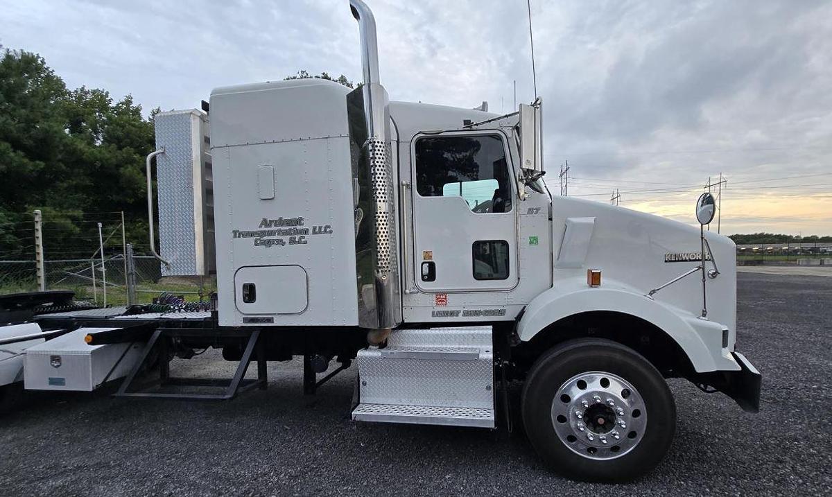 Used 2015 Kenworth T800 Semi Truck