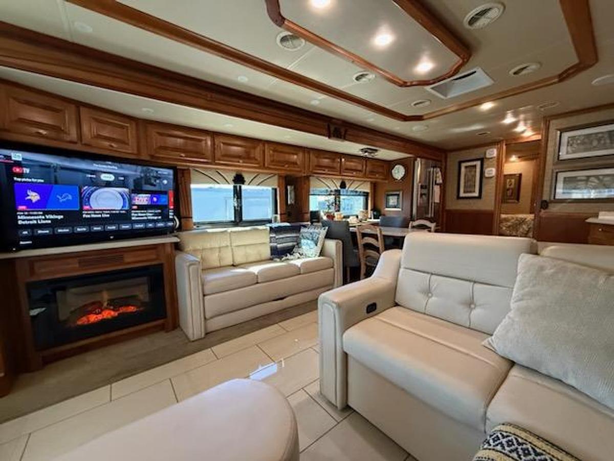 Used 2015  Tiffin Motorhomes Phaeton 42LH Class A Motorhome