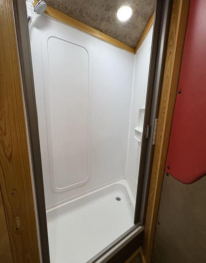 Used 2007 Elite 3 Horse Slant Trailer