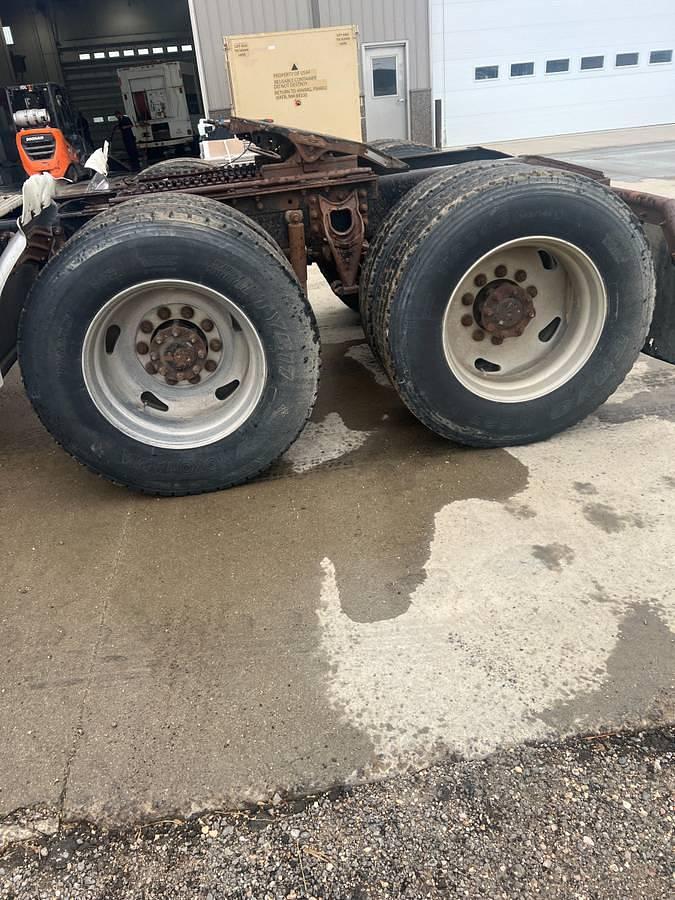 Used 1997 INTERNATIONAL 9400 Sleeper Semi Truck