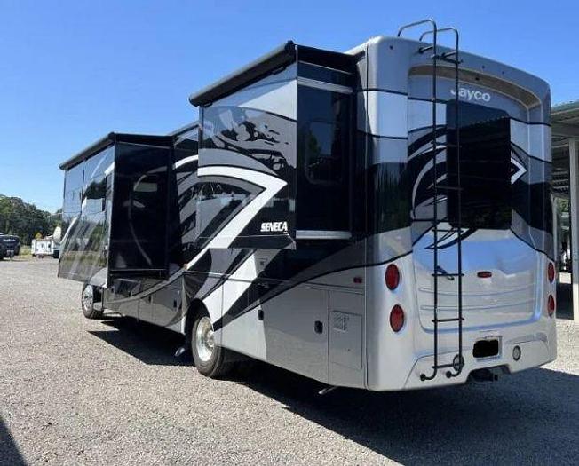 Used 2021 Jayco Seneca 37K