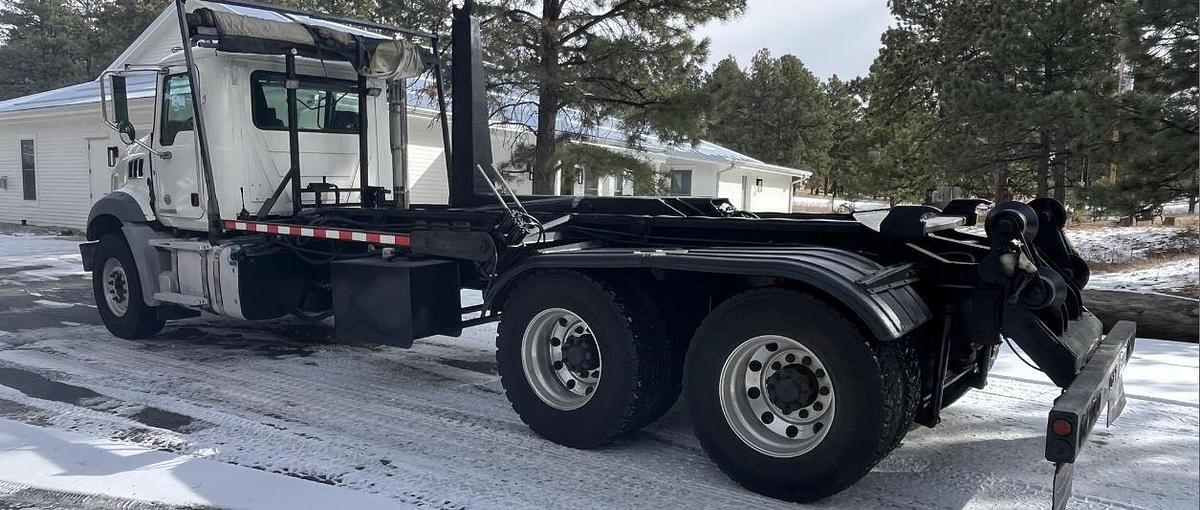 Used 2015 Mack GU813