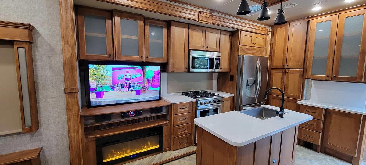 Used 2023 Vanleigh Vilano 320GK Fifth Wheel