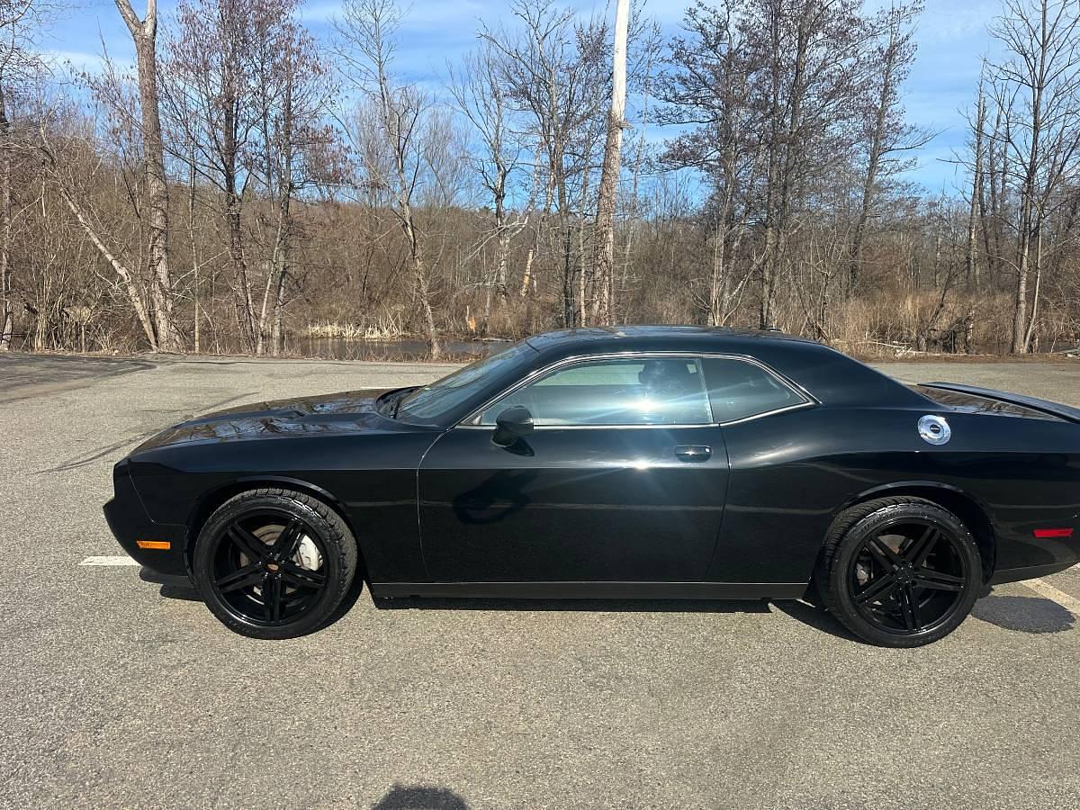 Used 2014 Dodge CHALLENGER SXT