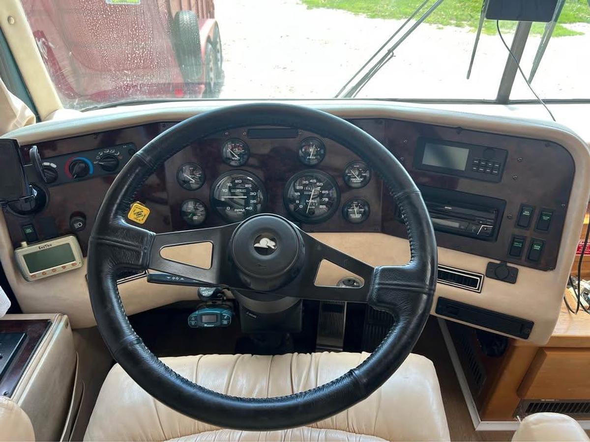 Used 2000 Beaver Contessa Class A Diesel Motorhome