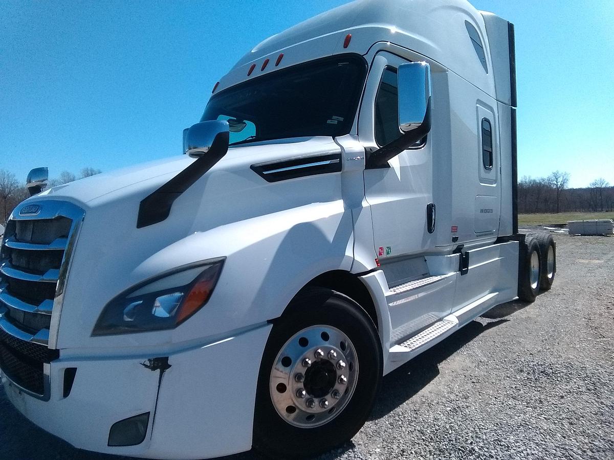 Used 2019 Freightliner Cascadia 126