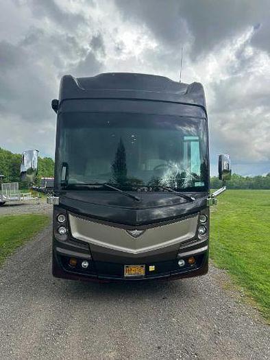 Used 2017 Fleetwood Discovery LXE 40G