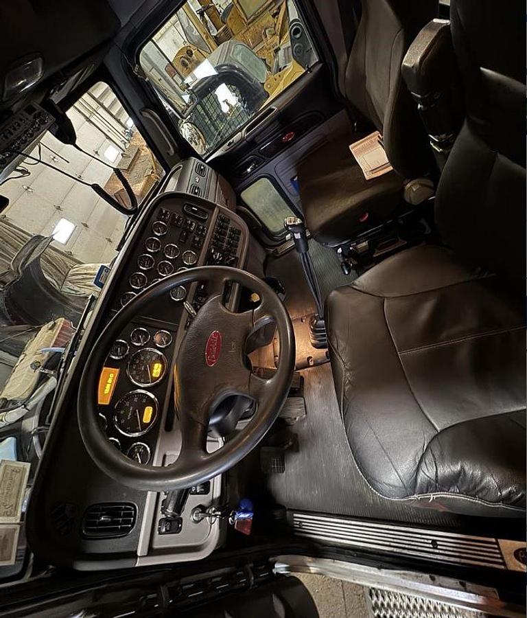 Used 2020 Peterbilt 389 Day Cab Semi Truck