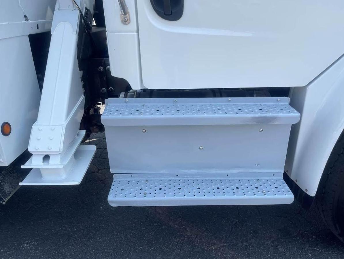 Used 2015 Freightliner M2 106 4x4 Boom