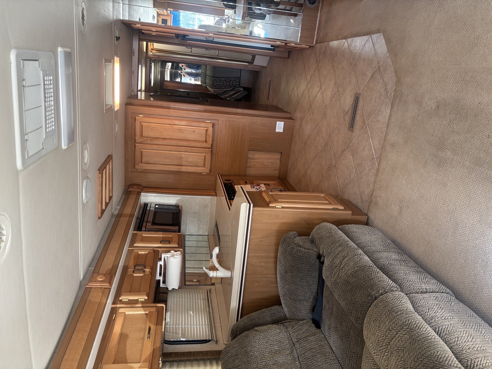 Used 2004 Safari Sahara 40DST