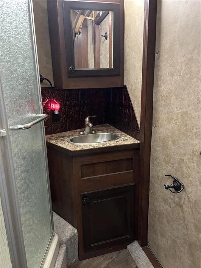 Used 2022 Featherlite 8582LQ