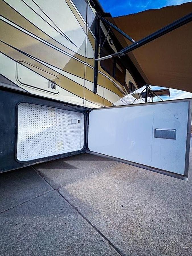 Used 2010 Fleetwood Discovery 40X
