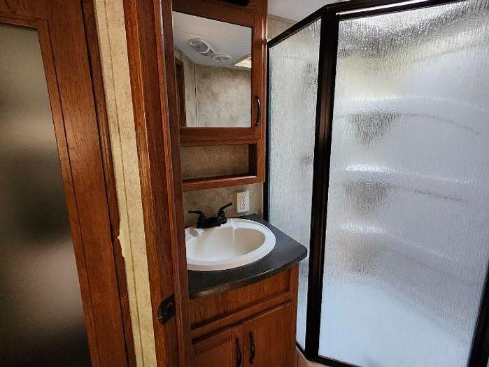 Used 2010 Keystone Montana Mountaineer 326RLT