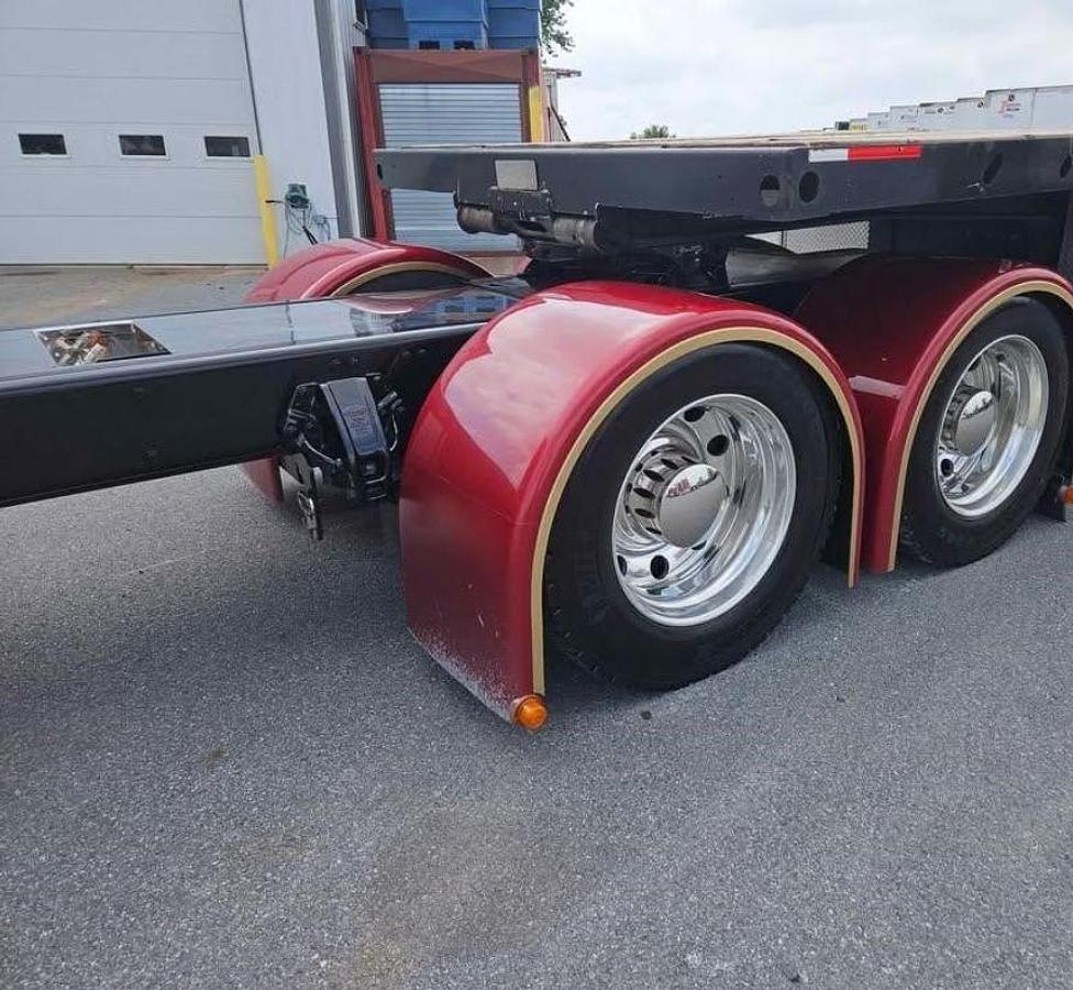 Used 2013 Peterbilt 389 Sleeper Semi Truck