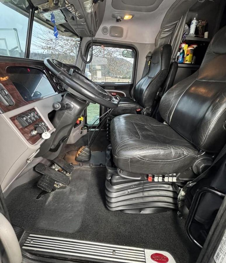 Used 2023 Peterbuilt 389 Sleeper Semi Truck