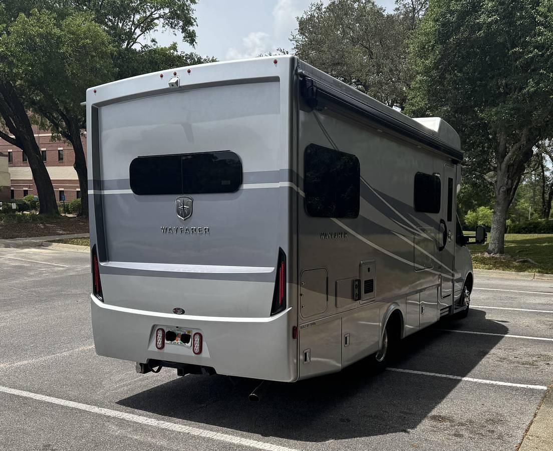 Used 2023 Tiffin Wayfarer 25tW
