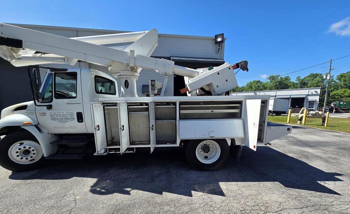 Used 2005 ALTEC TA45M-T50 MOUNTED ON 2005 INTERNATIONAL DURASTAR 4300