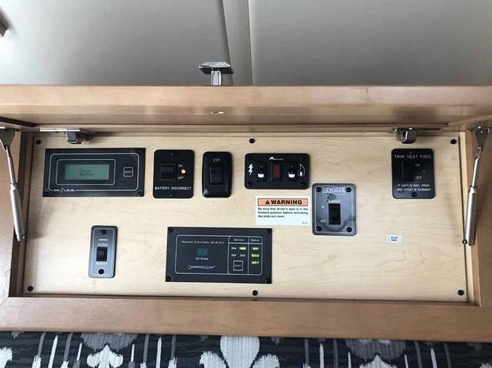 Used 2017 Newmar Bay Star 3401