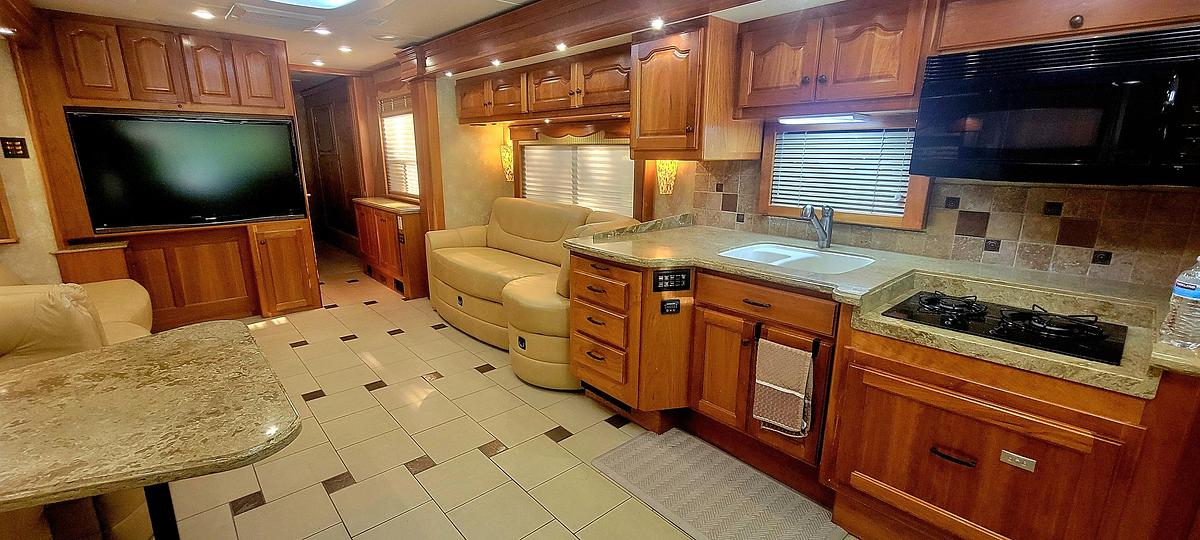 Used 2009 Country Coach Allure 470