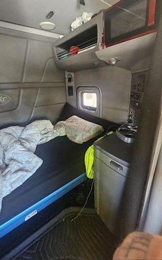 Used 2014 Peterbilt 579 Sleeper Truck