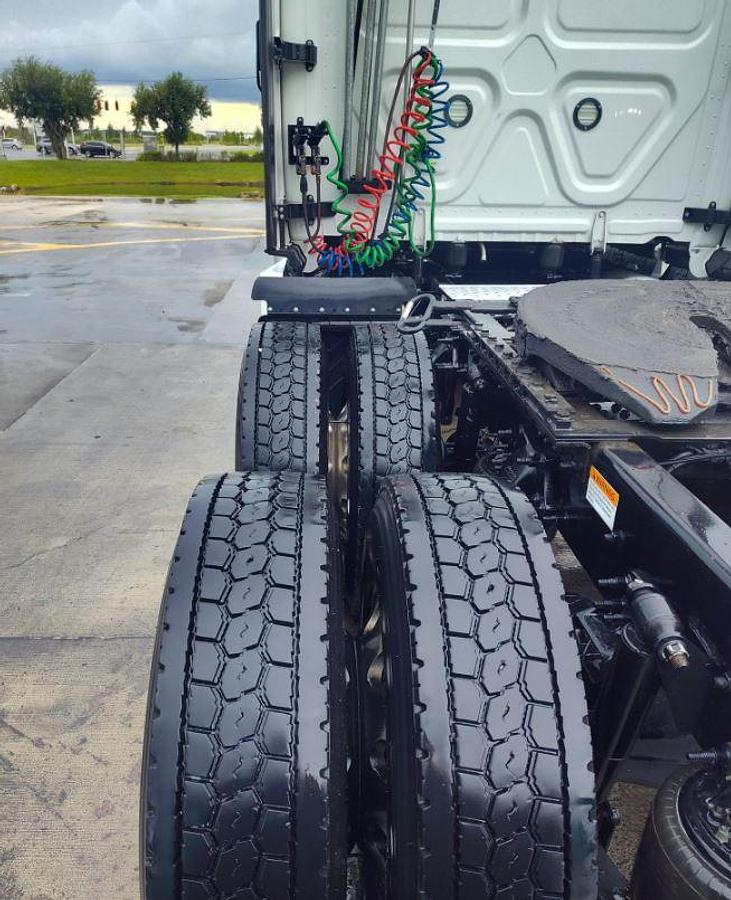 Used 2022 FREIGHTLINER CASCADIA 126