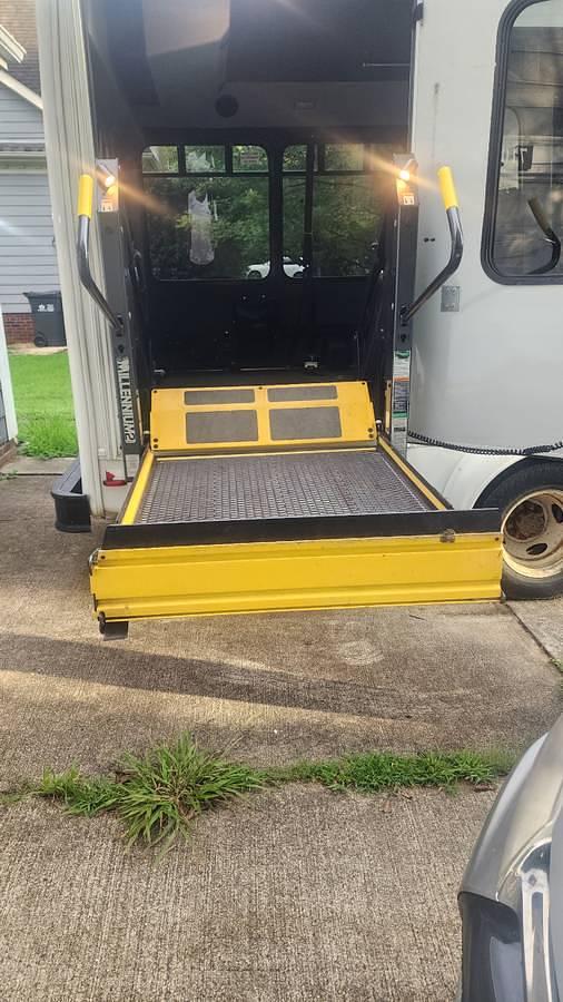 Used 2013 Ford F-450 Econoline 14 Passenger Shuttle Bus