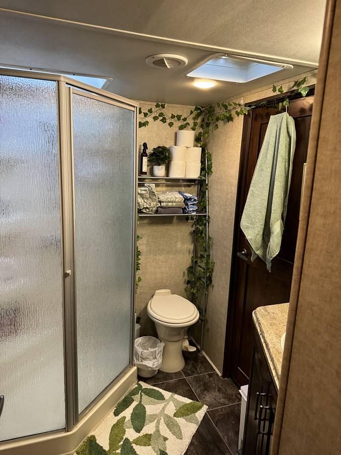 Used 2014 Keystone Alpine 3590RS Fifth Wheel