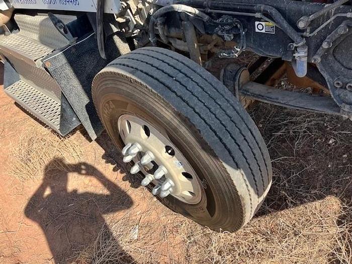 Used 2014 Kenworth T800 Sleeper