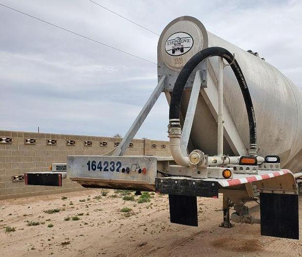 Used 2016 Stevens 42ft Dry Bulk Tank Trailer