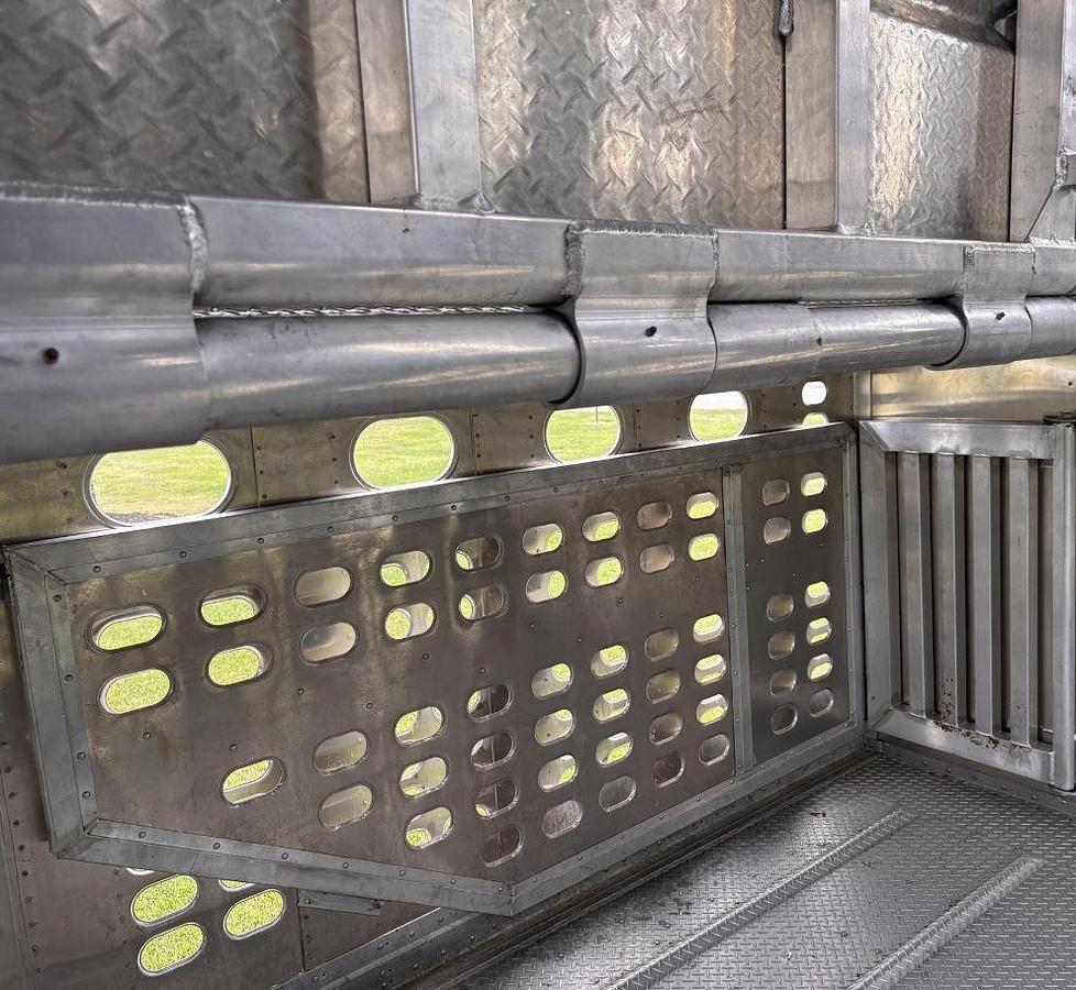 Used 2019 WILSON PSDCL-402 Livestock Trailer