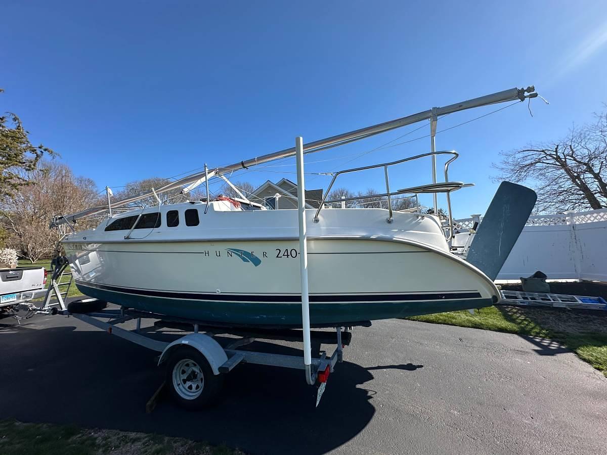 Used 2001 Hunter 240