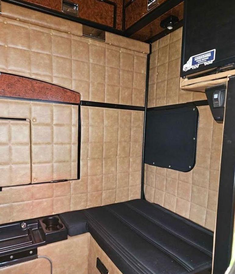 Used 2013 Peterbilt 389 Sleeper Semi Truck