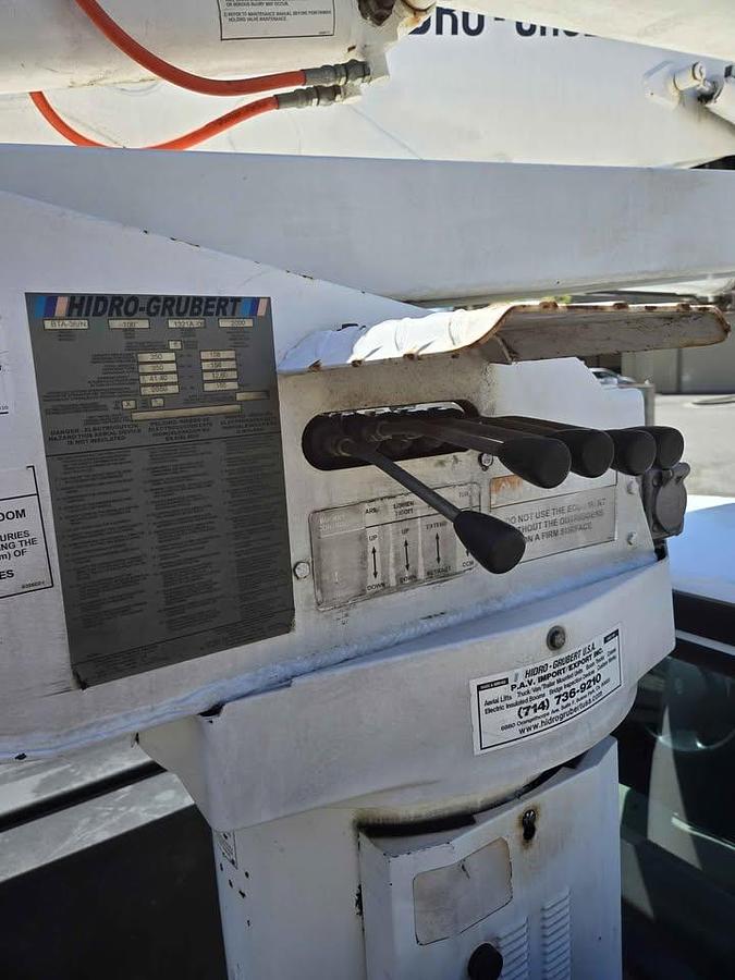 Used 2001 Ford F450 Super Duty Bucket Truck