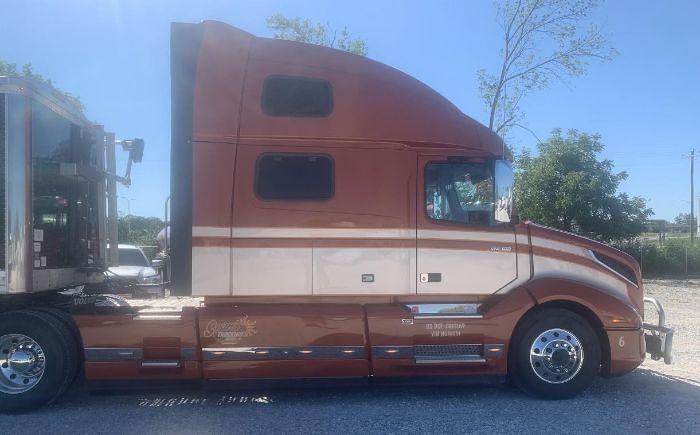 Used 2023 Volvo VNL64T860