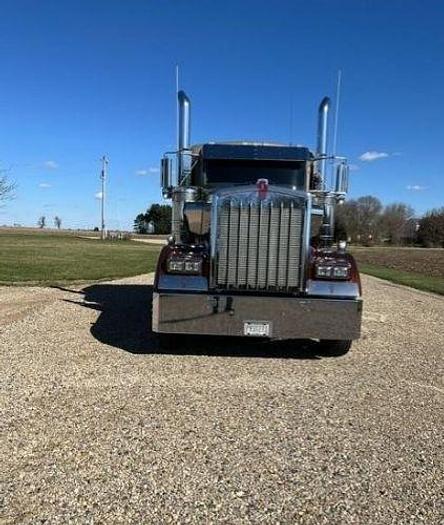 Used 2022 KENWORTH W900L