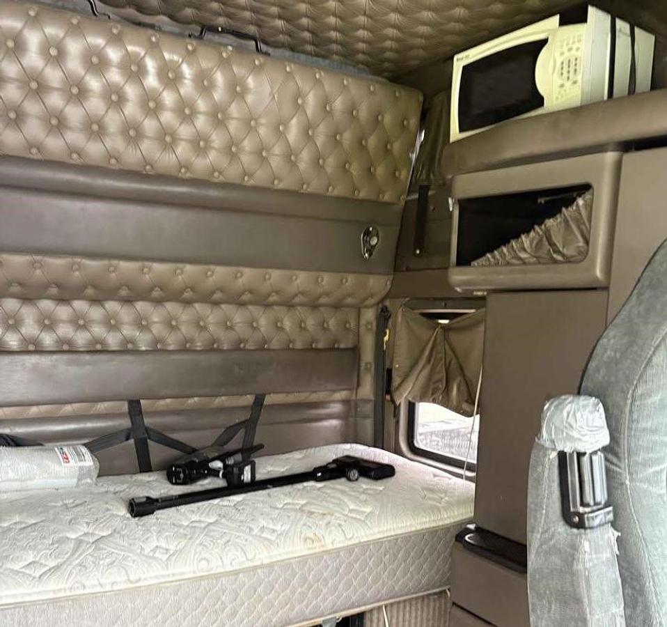 Used 2002 Kenworth W900 Sleeper Truck