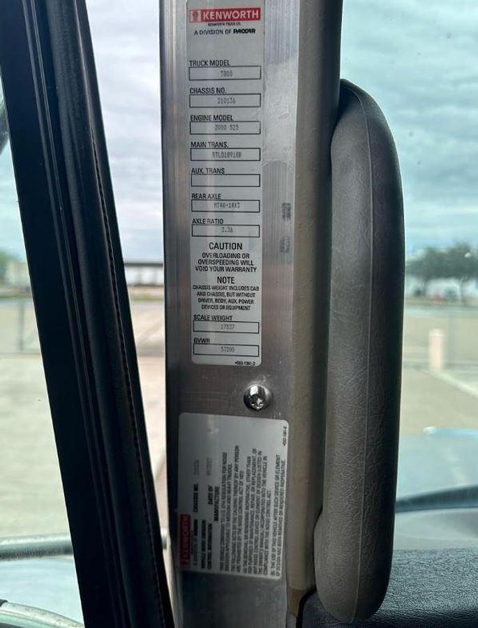 Used 2018 Kenworth T800 Sleeper Semi Truck