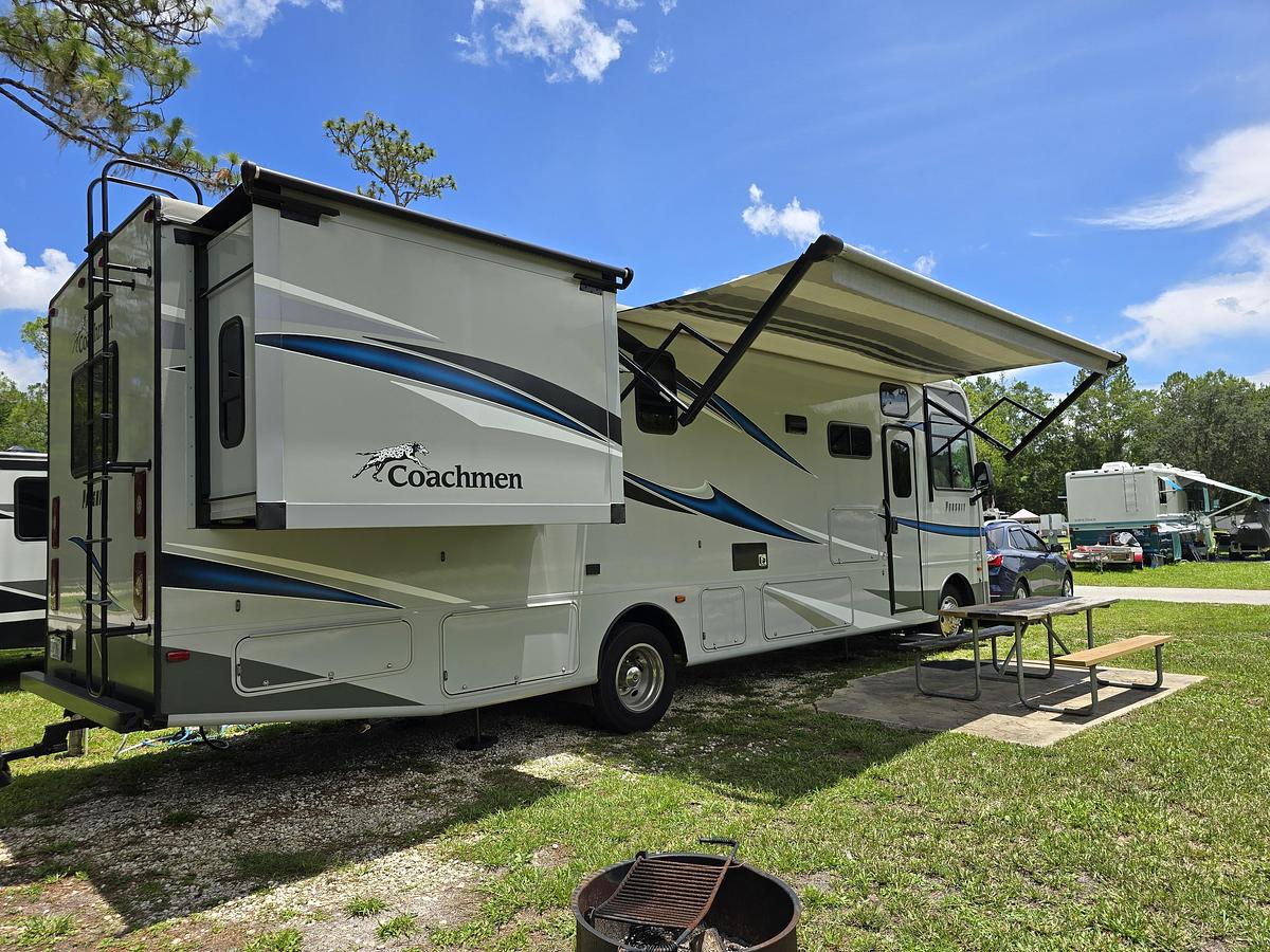 Used 2022 Coachmen Pursuit 31TS Class A Motorhome