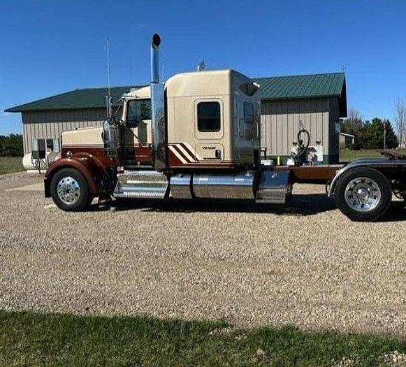 Used 2022 KENWORTH W900L