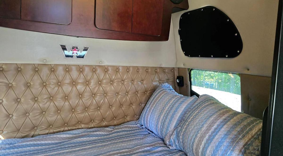 Used 2015 Western Star 4900EX Sleeper Semi Truck