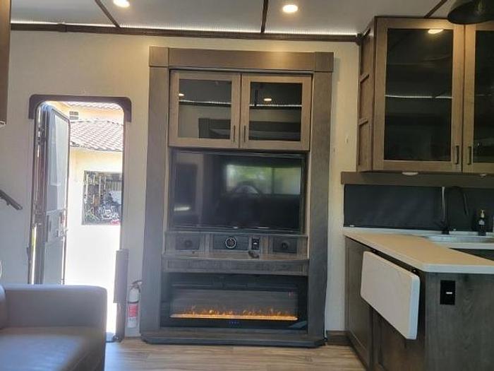 Used 2022 Alliance RV Valor 40V13