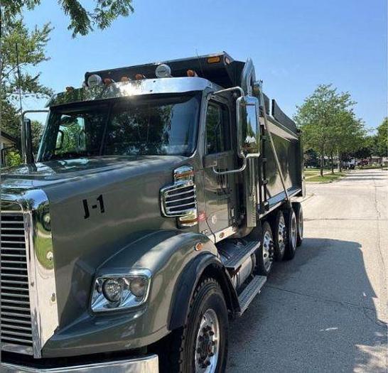 Used 2019 Freightliner 122SD