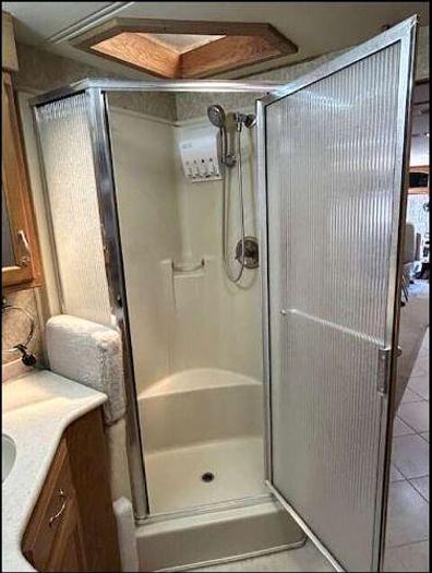 Used 2004 Travel Supreme Envoy 40DS04