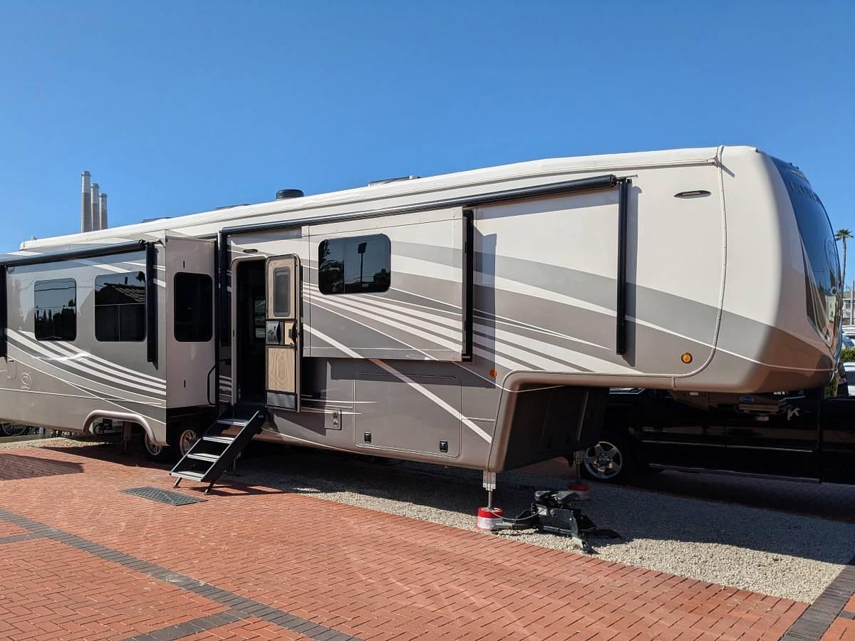 Used 2021 DRV Mobile Suites 41RKDB4