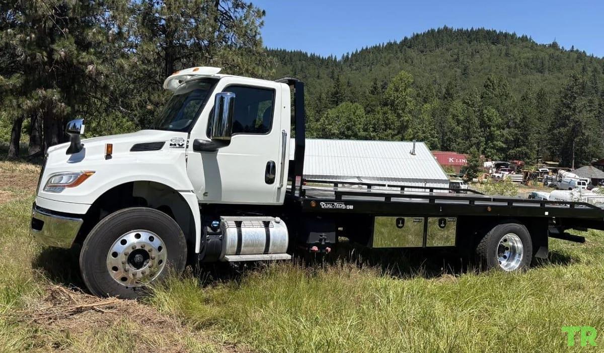 Used 2024 International MV Rollback Tow Truck