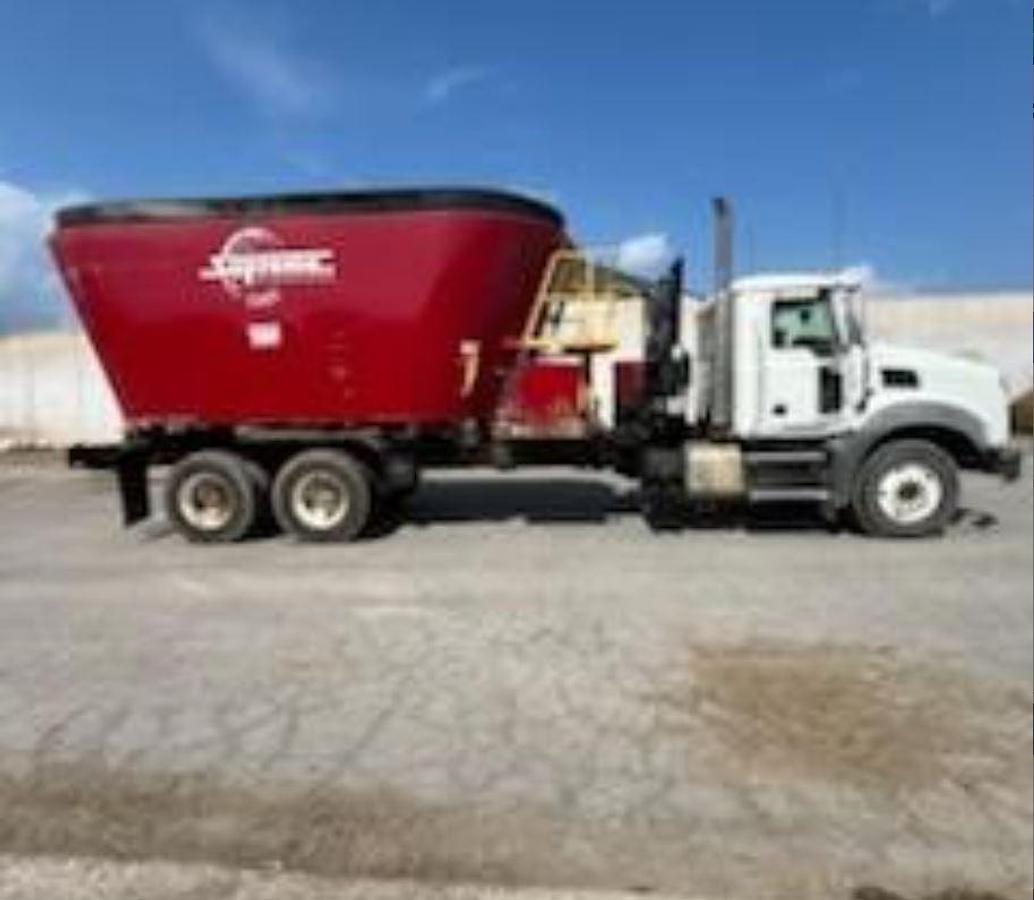 Used 2015 Mack Granite GU813