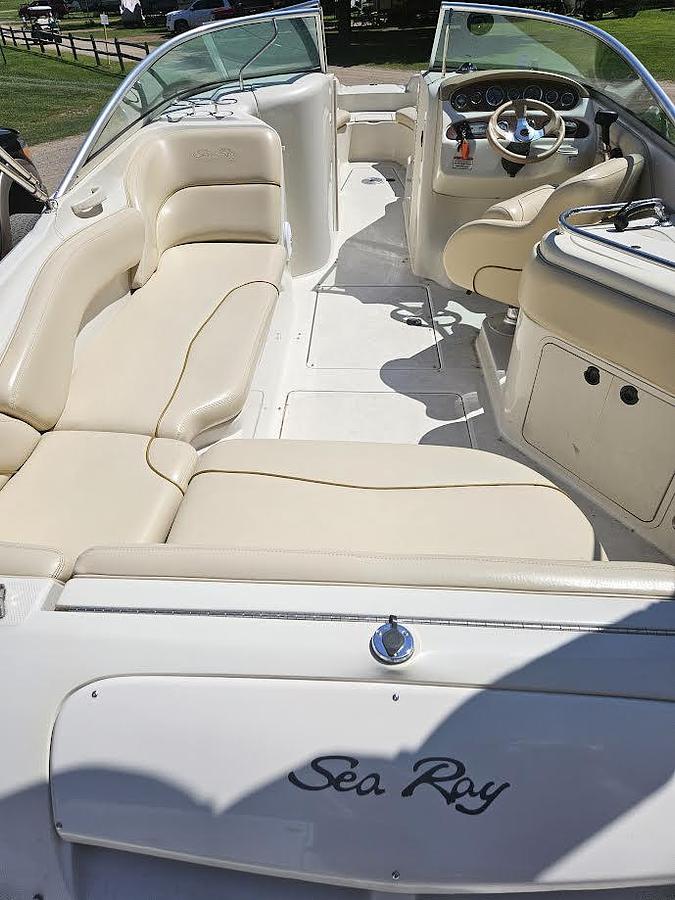 Used 2000 Sea Ray Sundeck 240