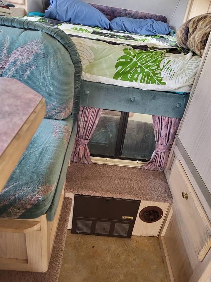 Used 1996 Bigfoot 2500 10’ Pickup Camper